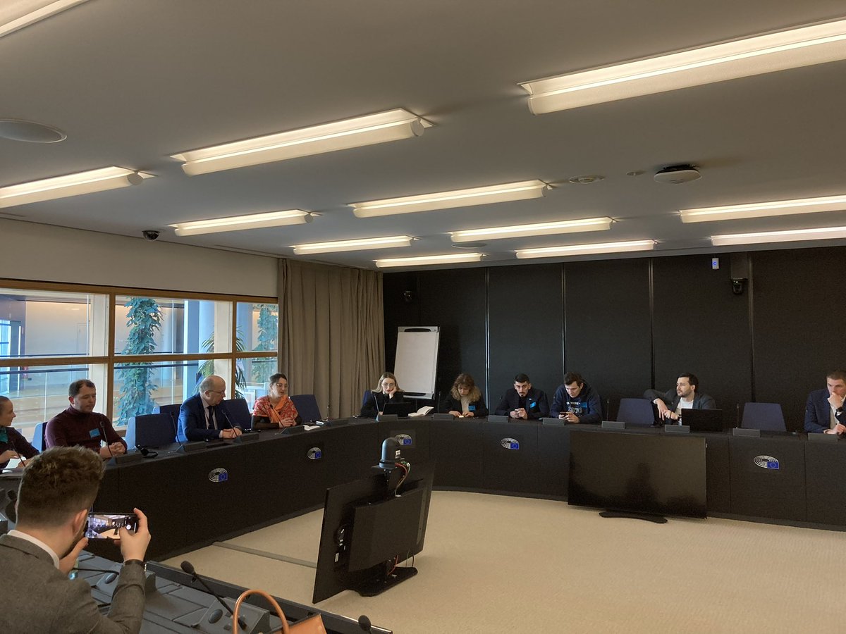 WeAreEDYN's tweet photo. #EDYNinStrasbourg with MEP Andries Kubilius about #EasternPartnership countries and young people’s #challenges from those countries as regards #policymeasures taken at the European level 🇪🇺🙌 https://t.co/HVYCFE6maG
