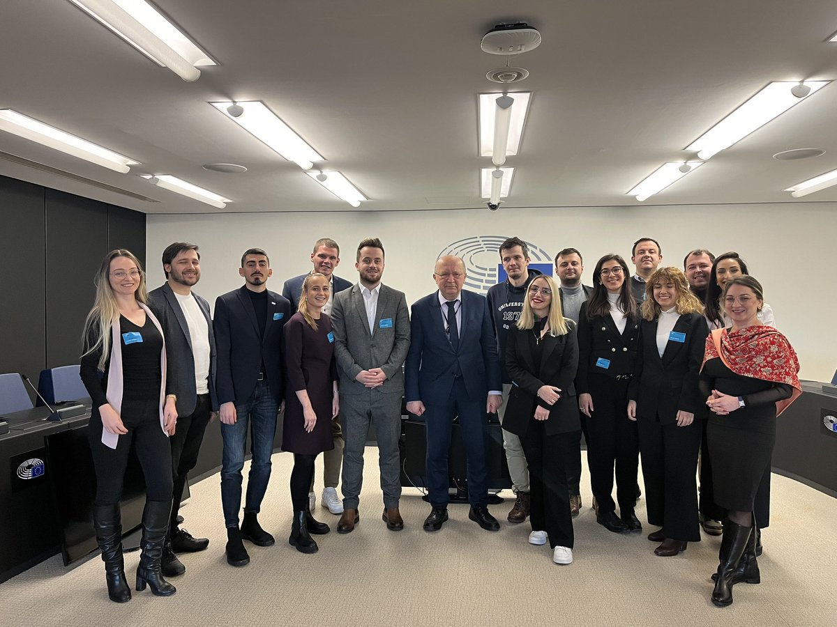 WeAreEDYN's tweet photo. #EDYNinStrasbourg with MEP Andries Kubilius about #EasternPartnership countries and young people’s #challenges from those countries as regards #policymeasures taken at the European level 🇪🇺🙌 https://t.co/HVYCFE6maG