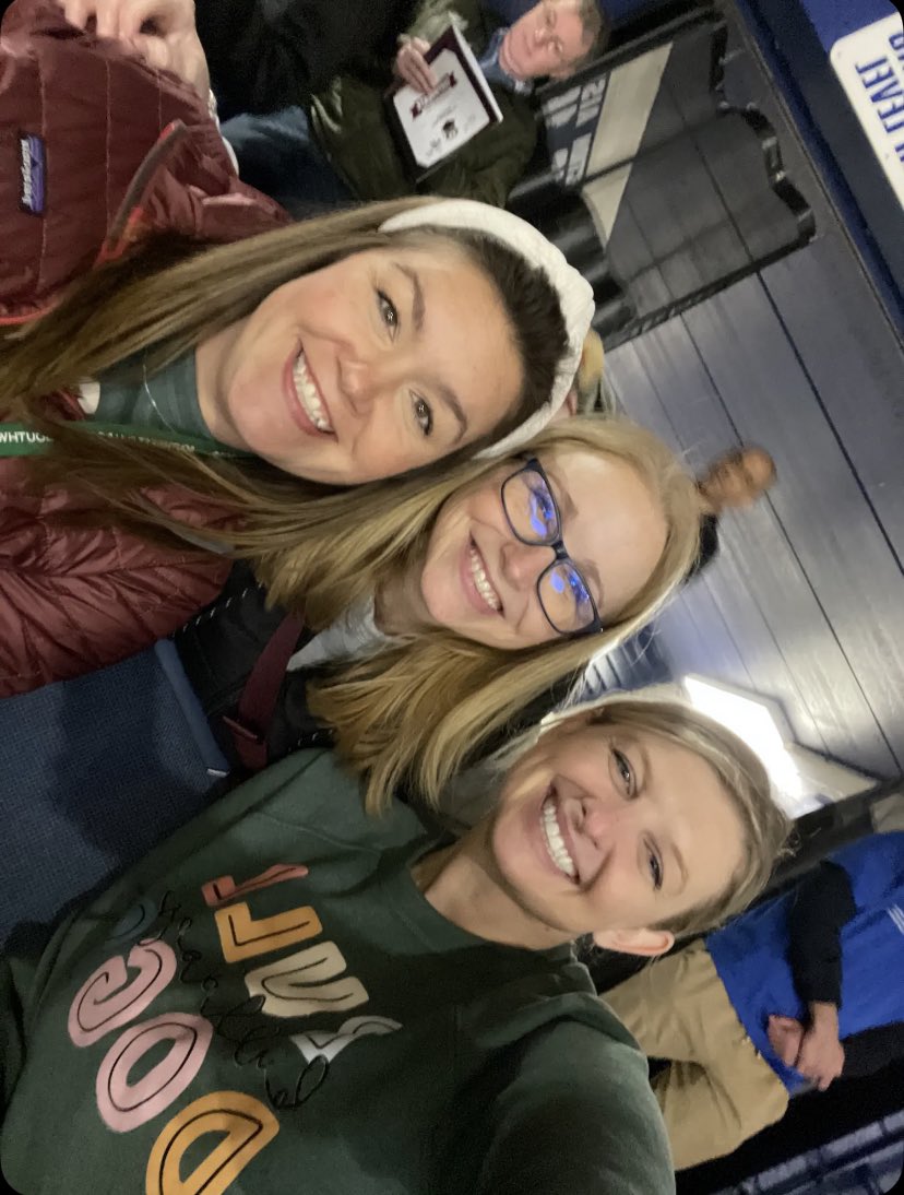 farrell_k5's tweet photo. Core memories made for the students (and teachers) with this year’s all school field trip to the Wolves game. 🚨🏒🐺 So proud of how well our students did at such a big event! 👏🏼👏🏼 Thank you @Chicago_Wolves for a fun day! #BulldogBest #EProcks #BeEvergreen #Awesomeoftheday https://t.co/zVa7RT3vVb