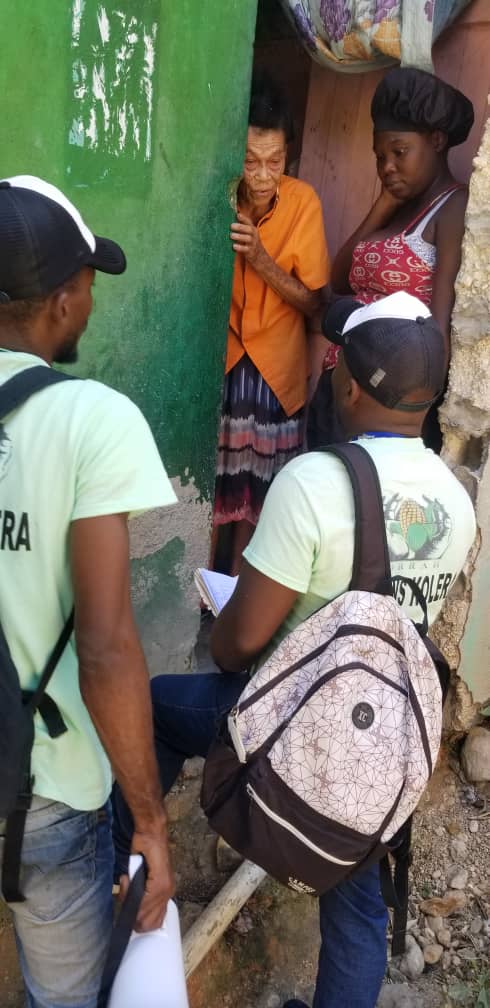 La sensibilisation porte-à-porte <a href="/ORRAH10/">ORRAH-HAITI</a>, se révèle une #stratégie très efficace pour toucher la population des quartiers réculés et à difficulté d'accès. Grâce au soutien financier <a href="/UNICEFHaiti/">UNICEF Haiti</a> .