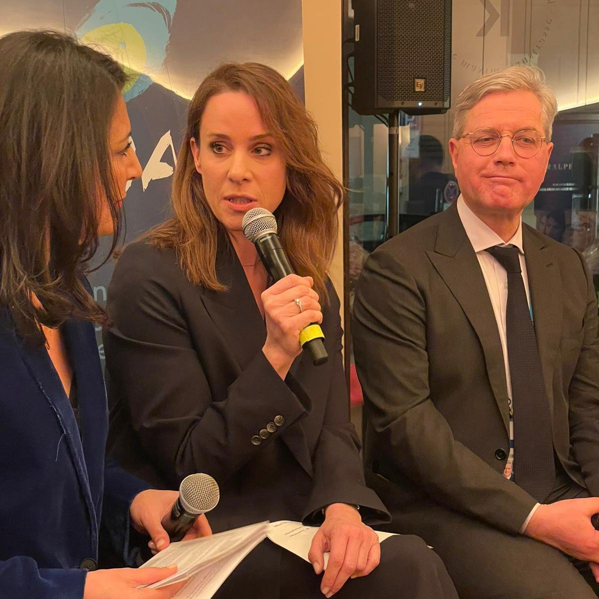 DuezenTekkal's tweet photo. Die Journalistin @NatalieAmiri sieht die Nicht-Listung der #IRGC auf der #EUTerrorliste als politisches Versagen. Der #Atomdeal mit den Mullahs ist dem politischen Establishment der EU wichtiger als die bedingungslose Solidarität mit der #IranRevolution für #JinJiyanAzadi. https://t.co/uJZchXqEVU