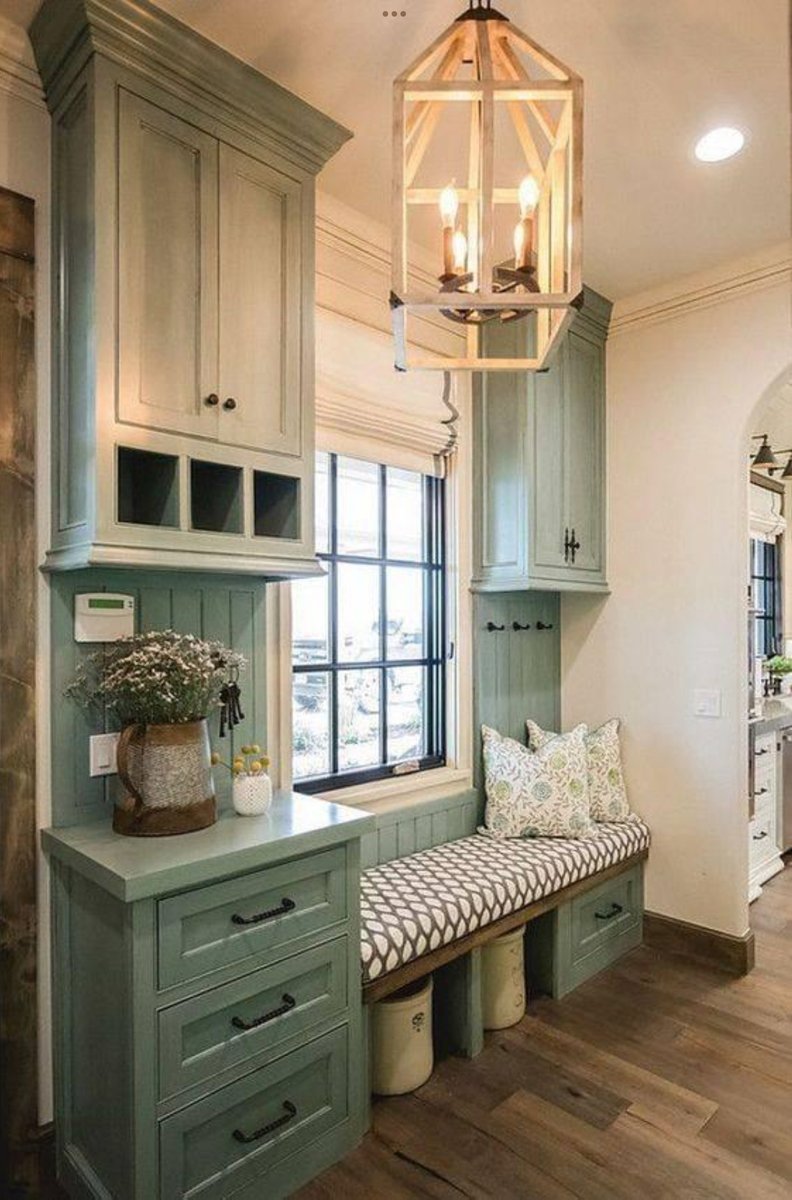 GreenerInspects's tweet photo. Mud rooms never seem to get attention when it comes to paint and decorating but this one is definitely looking really nice don’t you think? #wellthoughtout #everyroom #greenerinspections https://t.co/CbvdeQkFmM