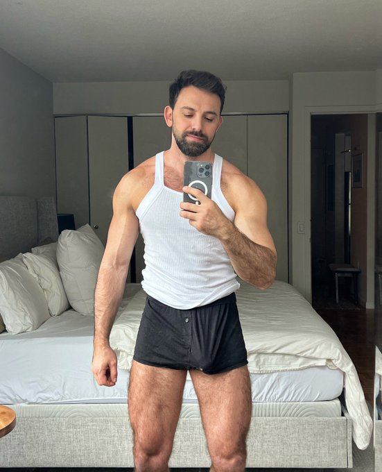 How many holes can you spot on my undies 👀 https://t.co/yfwZYC0o9h