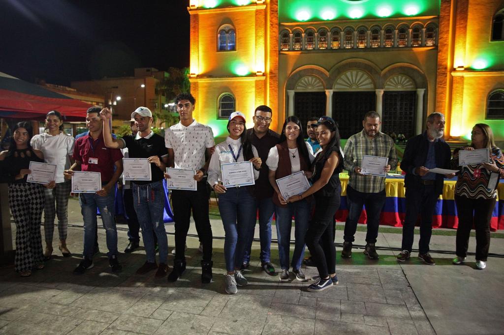 𝗝𝗨𝗩𝗘𝗡𝗧𝗨𝗗 𝗗𝗘𝗟 𝗣𝗦𝗨𝗩 𝗠𝗢𝗡𝗔𝗚𝗔𝗦 (@jpsuvmonagas_ve) on Twitter photo Parlamento regional reconoció labor y trayectoria de la juventud revolucionaria en Monagas - bit.ly/412xIc0
#Monagas #Juventud
<a href="/JuventudPSUV/">Juventud PSUV</a> <a href="/NicolasMaduro/">Nicolás Maduro</a> Parlamento regional reconoció labor y trayectoria de la juventud revolucionaria en Monagas - bit.ly/412xIc0
#Monagas #Juventud
<a href="/JuventudPSUV/">Juventud PSUV</a> <a href="/NicolasMaduro/">Nicolás Maduro</a>