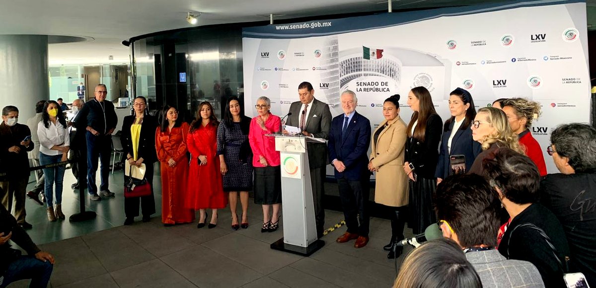 AnaLiliaRivra's tweet photo. Las y los integrantes de las #MesasDirectivas del @senadomexicano y @Mx_Diputados, refrendamos nuestra voluntad de privilegiar el diálogo, a fin de lograr consensos que nos permitan impulsar la justicia, desarrollo y bienestar del pueblo mexicano. https://t.co/S3tGi4w6O8