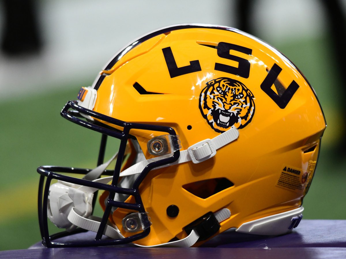 ParkerL06's tweet photo. WOW!!! After a great conversation with @Coach_Hankton I’m blessed to have received an offer from Louisiana State University #GeauxTigers @CoachBrianKelly @FrankWilson28 @MikeFerraraLSU @ChrisRossLOJO @coach_jackson49 @Coach_Lavender @CoachKPark @SkysTheLimitWR https://t.co/j8UX9zKf71
