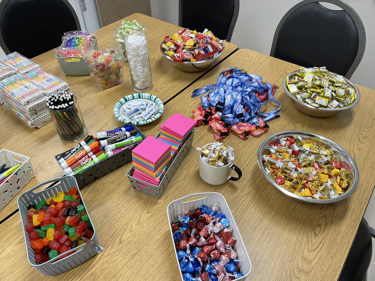 You can’t pour from an empty cup! Thomson staff were encouraged to “Fill Their Cups” as part of our staff appreciation week celebrations! Special thanks to <a href="/SaskMilk/">SaskMilk</a> and Trustee <a href="/TraceyMcMurchy/">Tracey McMurchy</a> for their donations to this table! 🧡 <a href="/RegPublicSchool/">Regina Public Schools</a>