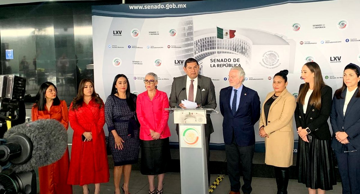 AnaLiliaRivra's tweet photo. Las y los integrantes de las #MesasDirectivas del @senadomexicano y @Mx_Diputados, refrendamos nuestra voluntad de privilegiar el diálogo, a fin de lograr consensos que nos permitan impulsar la justicia, desarrollo y bienestar del pueblo mexicano. https://t.co/S3tGi4w6O8