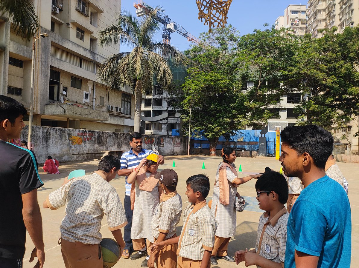 gkpbasketball's tweet image. Our club was honored to host the Special Children from Dhanji Devshi BMC School on our court for free Basketball Training .Watching these kids give their all on the court is truly inspiring 🙌🏼 #bmcschool #specialabilities #basketballtraining #gkpbasketballclub @mybmc @mybmcedu