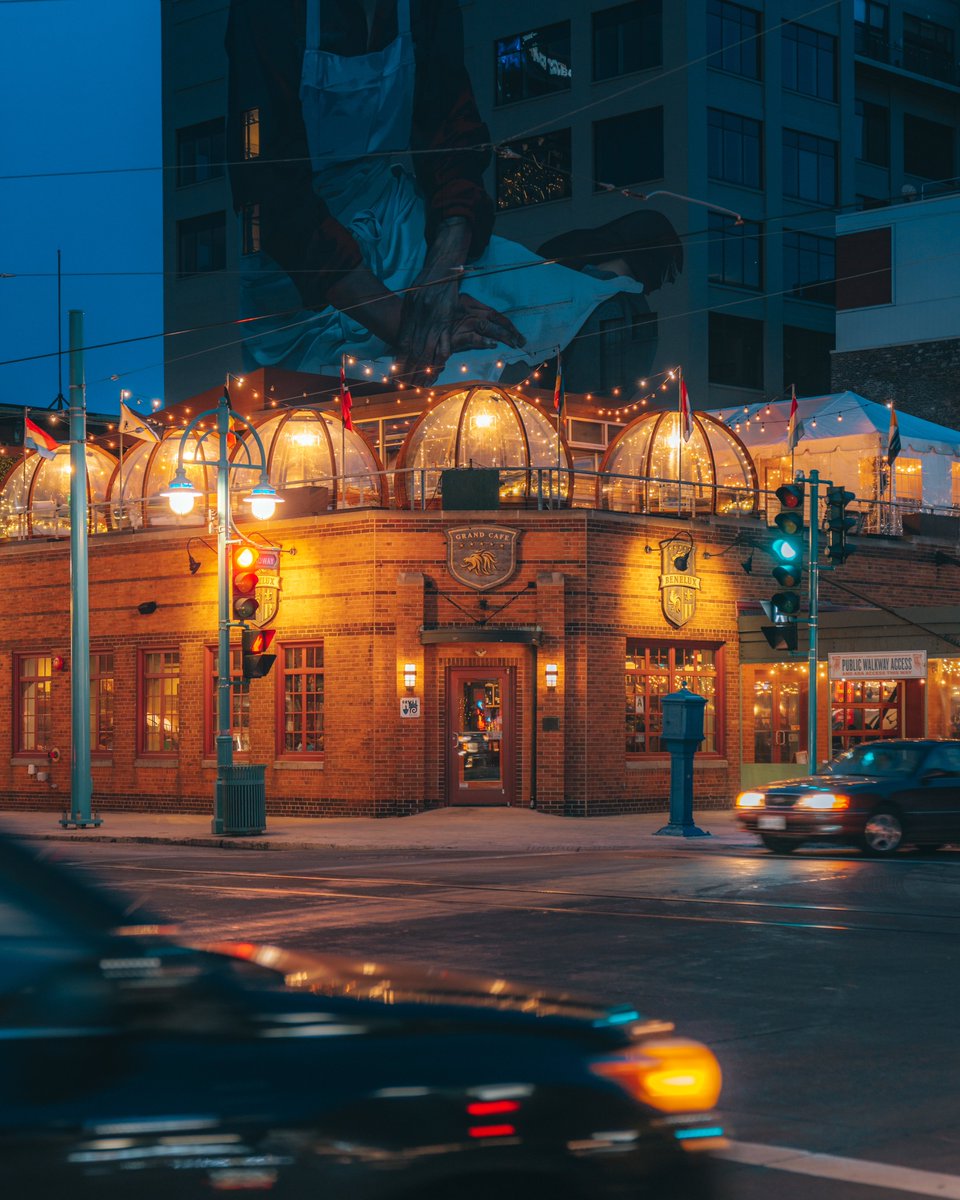TheSamLi's tweet photo. Walking around Milwaukee’s Third Ward https://t.co/YK8tTQxaLm