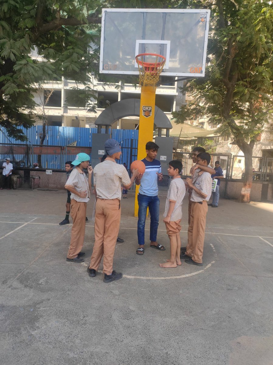 gkpbasketball's tweet image. Our club was honored to host the Special Children from Dhanji Devshi BMC School on our court for free Basketball Training .Watching these kids give their all on the court is truly inspiring 🙌🏼 #bmcschool #specialabilities #basketballtraining #gkpbasketballclub @mybmc @mybmcedu