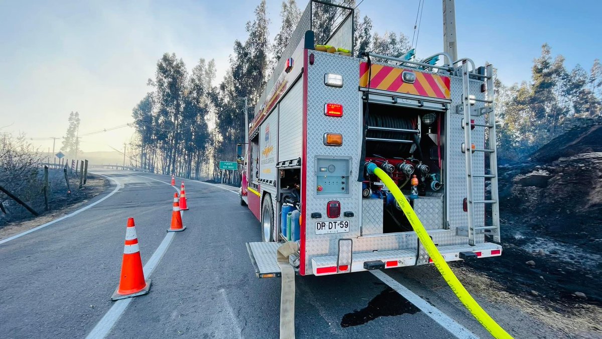 Quinta_Bollenar's tweet photo. El pasado domingo, nuestra Máquina B5 trabajó en Tercera Alarma de Incendio Forestal, sector Cruce San Diego. 🚒 https://t.co/jVPJ4rxXBJ