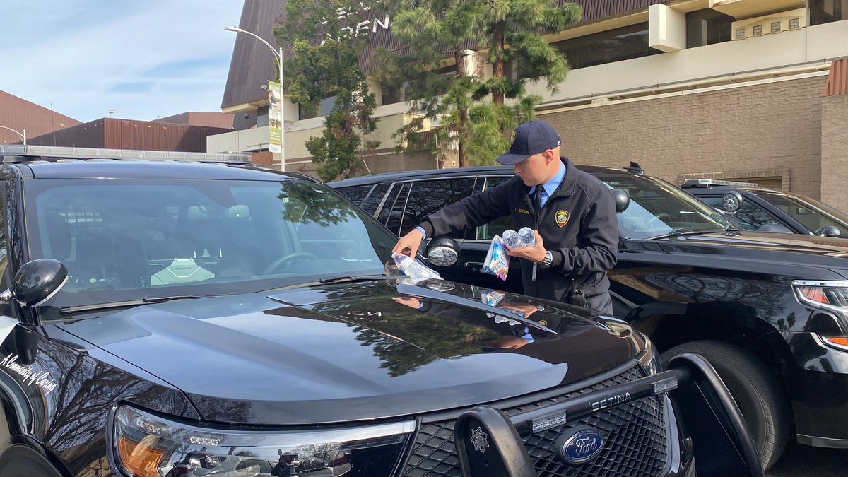 VanessaABC30's tweet photo. Volunteers with the non-profit “End of Watch,” have left water bottles and snack bags on each vehicle, that is staged for the procession. Inside each bag is a hand written note, from students in the Elk Grove area, expressing their condolences and gratitude. @ABC30 https://t.co/Eu3VYPegFV