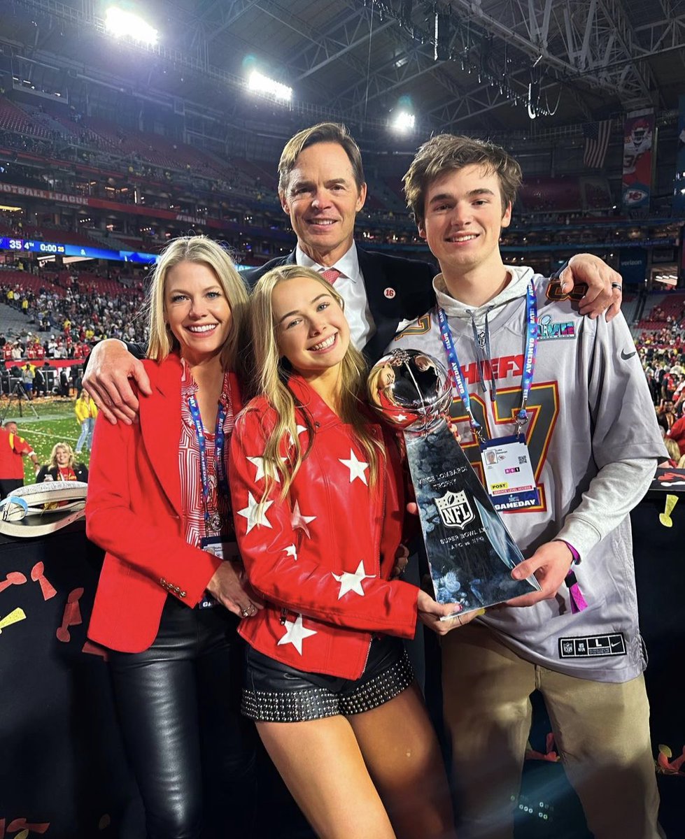 Mark Donovan tweet media