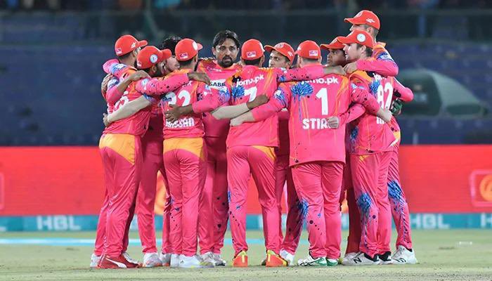 it_amenah's tweet photo. Kya baat hai @IsbUnited players ki 
#UnitedIsPink 
@foodpanda_pk https://t.co/FGn5VnTRQT