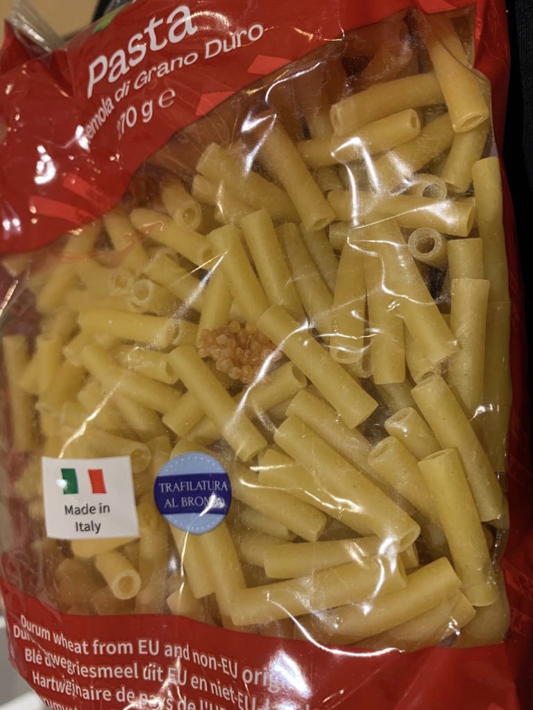 Hilaryskinner's tweet photo. @HelloFreshUK what is this in the pasta you delivered to us today please? It doesn’t look good. To eat around it or throw it all away. Holiday treat delivery 🙁 https://t.co/o8lXXu6Gjo