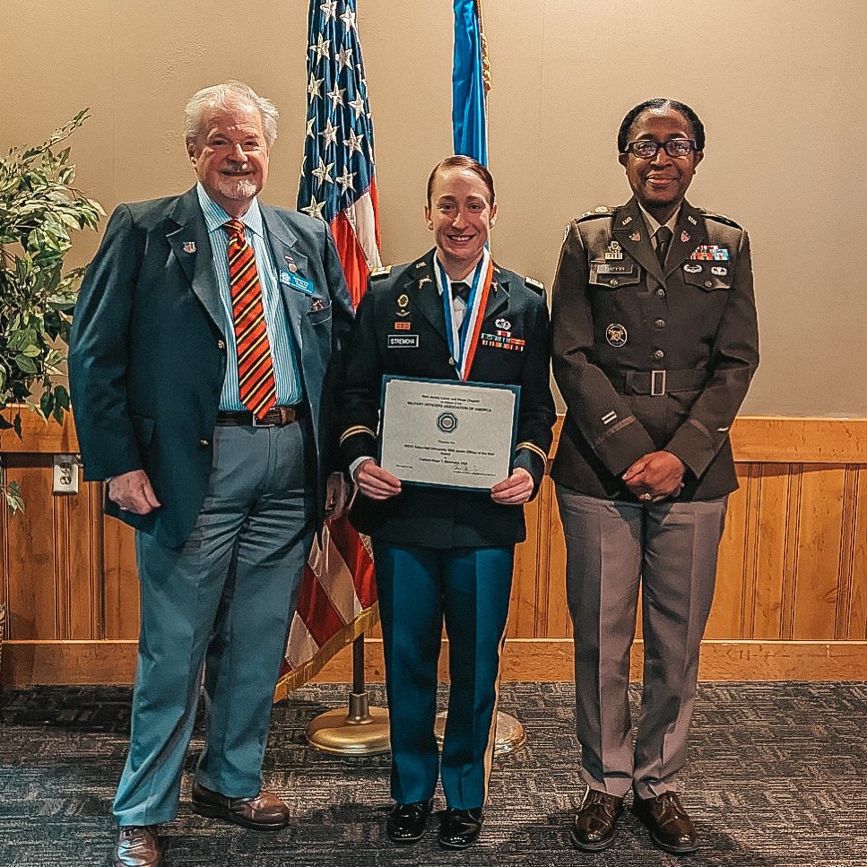 Congratulations to CPT Hope Stremcha for being named @MilitaryOfficer New Jersey Lakes & Pines Chapter’s Junior Officer of the Year! 🏆 

#ArmyROTC #GoArmy #JoinArmyROTC #leadershipexcellence #PeopleFirst #VictoryStartsHere #DecideToLead #ArmyOfficer