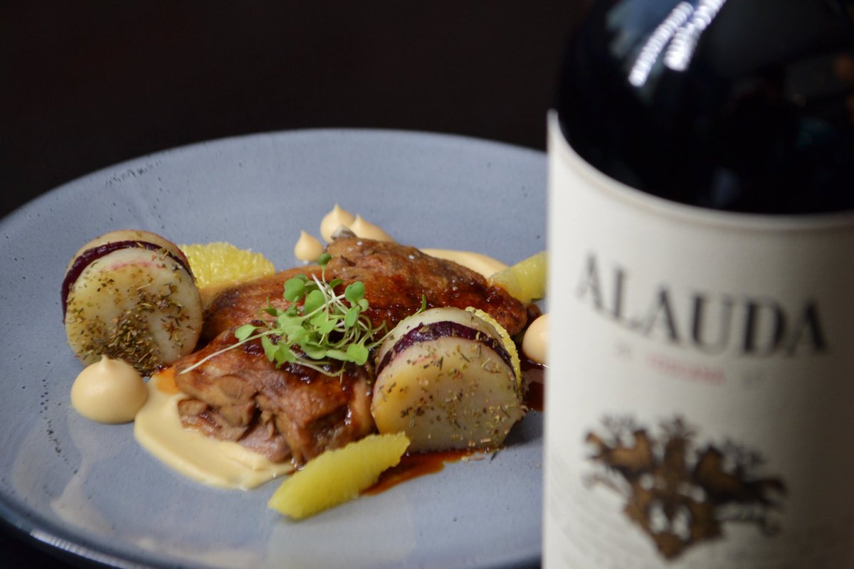 Nuestra propuesta gastronómica se enfoca en la insuperable calidad de los productos. Gracias a <a href="/ChilangoCom/">Chilango</a> por recomendarnos como uno de los mejores 7️⃣ lugares en la bella Ciudad de México, para disfrutar golosamente de la cocina francesa. bit.ly/3I56JDY