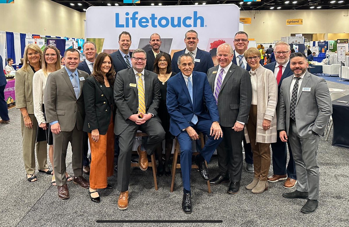 Nathan Pierce (Lifetouch) tweet media