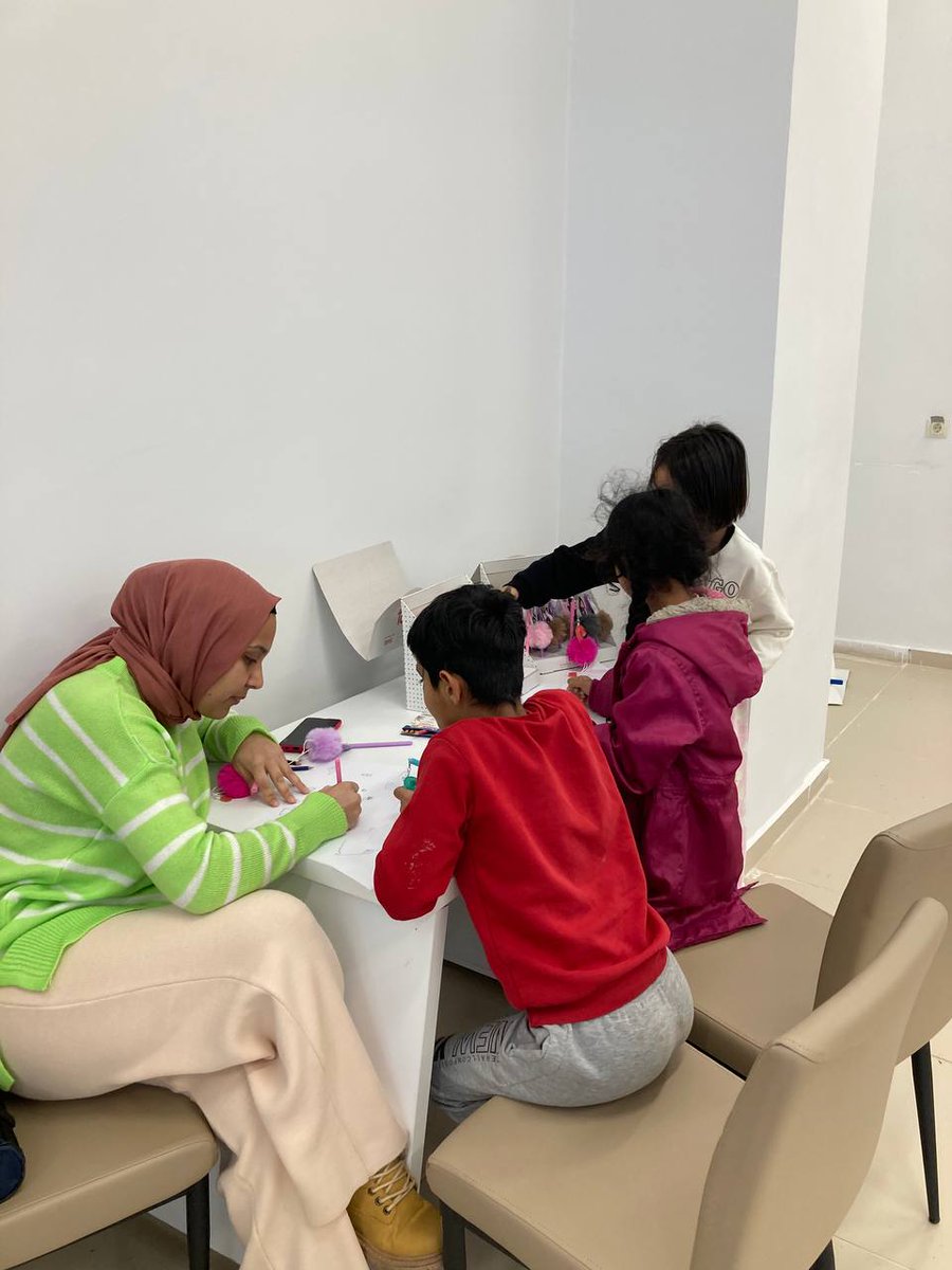 CubukHem's tweet photo. Çubuk Halk Eğitimi Merkezi olarak Ankara Yıldırım Beyazıt Üniversitesi Esenboga yerleşkesindeki KYK Yurtlarına yerleştirilen misafirlerimizin çocukları için resim, boyama, satranç, drama vb. etkinlikler ile güzel zaman geçirmelerine yardımcı oluyoruz. https://t.co/GtIXBc19k6