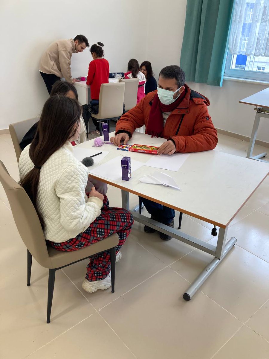 CubukHem's tweet photo. Çubuk Halk Eğitimi Merkezi olarak Ankara Yıldırım Beyazıt Üniversitesi Esenboga yerleşkesindeki KYK Yurtlarına yerleştirilen misafirlerimizin çocukları için resim, boyama, satranç, drama vb. etkinlikler ile güzel zaman geçirmelerine yardımcı oluyoruz. https://t.co/GtIXBc19k6