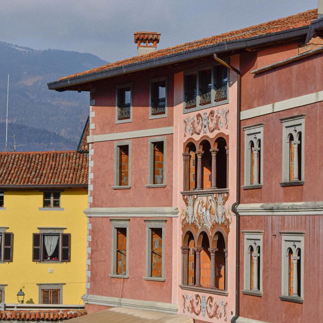 visitbrescia's tweet photo. Bienno, un luogo dove storia e natura si incontrano in un’armonia perfetta. 
Alcuni spunti per vivere una giornata indimenticabile in #vallecamonica, visitando uno dei borghi più belli d’Italia. 👉
https://t.co/KKV9NtTlu6
📸 IG@nappatravels
#VisitBrescia @inLOMBARDIA  @Italia https://t.co/Tv3ZZ0KAUa