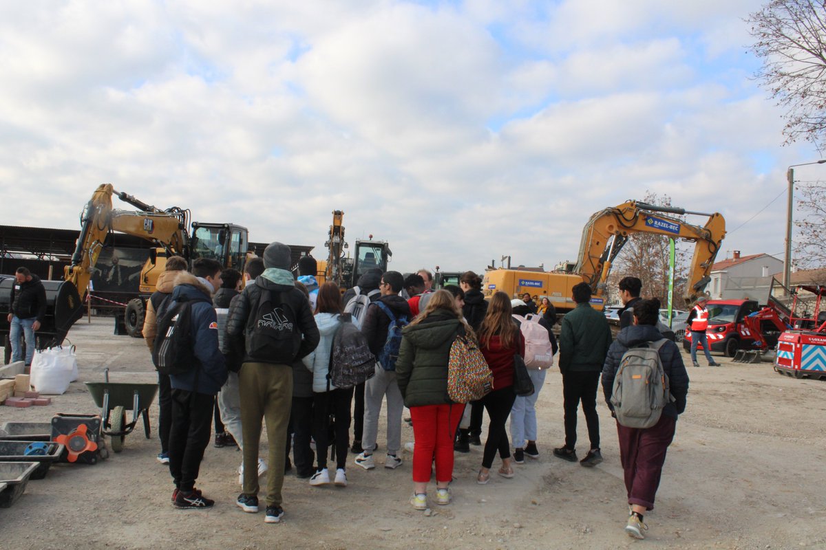 FRTPLR's tweet photo. La journée #POPUPTP organisée par la @FRTPLR en partenariat avec @acmontpellier @Montpellier3m @TaMVoyages nous a fait partager une expérience exceptionnelle ! Un grand MERCI et bravo à toutes et à tous👏+ de 1 200 collégiens & lycéens, 90 enseignants, 150 demandeurs d’#emploi https://t.co/r86Yyqd9Ft