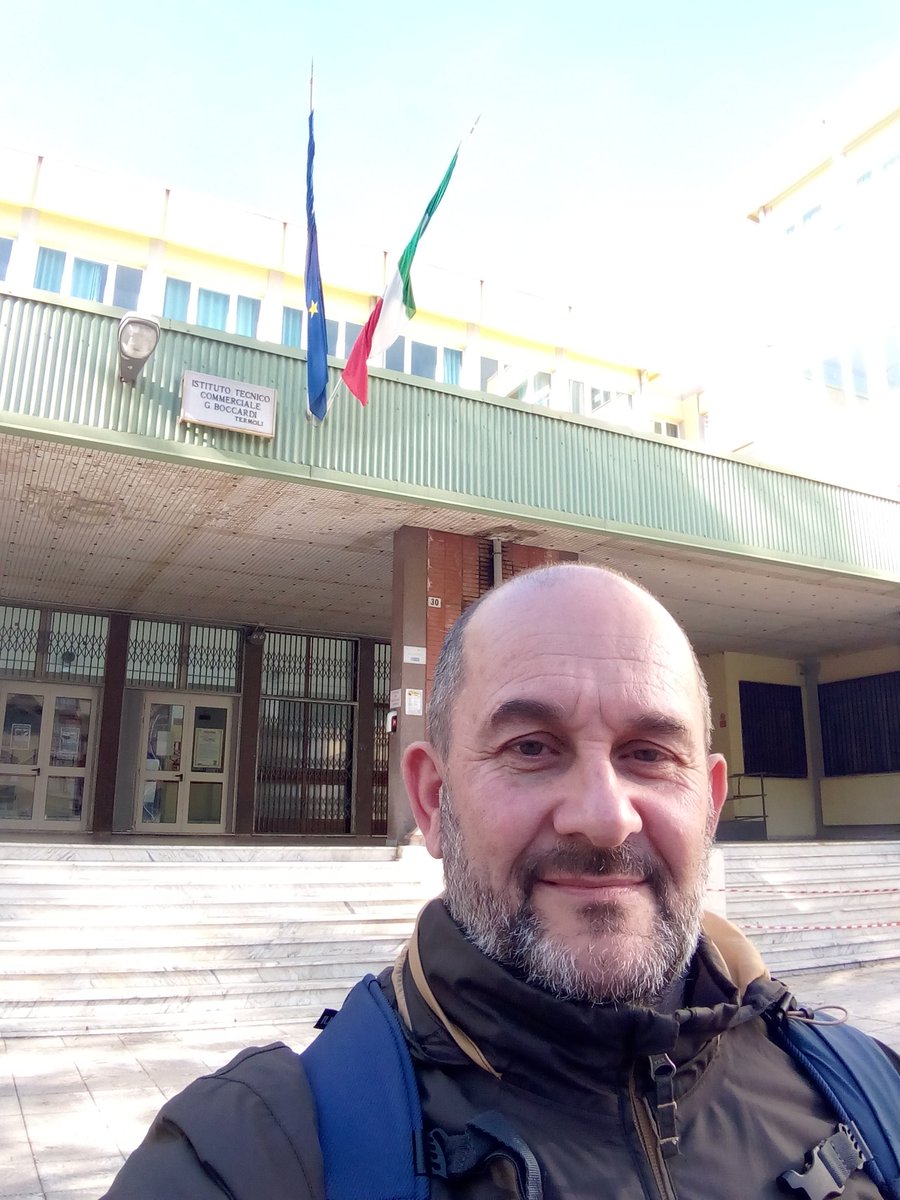 MatesVictorM's tweet photo. Última tarde en #Termoli dentro de mi visita al IIS Boccardi-Tiberio. Una nueva oportunidad para aprender sobre experiencias Erasmus+. Difícil de olvidar. Gracias @jacacool y @Chisba por hacerlo posible.
@Pluri_Almeria @sepiegob @iesierradegador https://t.co/9puiVae17A