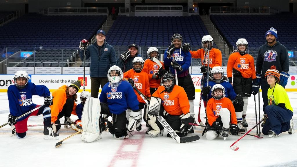 johnhfinley's tweet photo. Great Read https://t.co/YLRB6l15Ru  @NYIslanders supporting one of our favorite community organizations @HockeyinHarlem Hockey is in Harlem, and it's here to stay!  Want to try "Dry Hockey" as Serenity P. coined it, register here: https://t.co/BtypTJ398Y https://t.co/KFRjyfnZjC