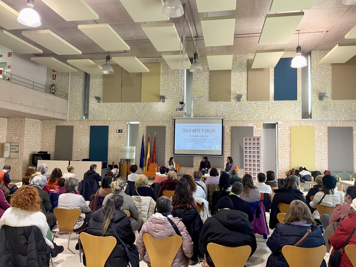 espaciorojo's tweet photo. 🥰Ha sido un gran éxito de asistencia, lleno total para el Ciclo de #arteysalud en la #biblioUsera con motivo de #Bookpower...donde hemos hablado de #libros, #arte, #Salud , #cuidados , #Mujeres https://t.co/QNqCtTzWE0