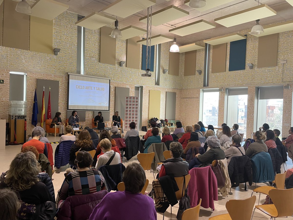 espaciorojo's tweet photo. 🥰Ha sido un gran éxito de asistencia, lleno total para el Ciclo de #arteysalud en la #biblioUsera con motivo de #Bookpower...donde hemos hablado de #libros, #arte, #Salud , #cuidados , #Mujeres https://t.co/QNqCtTzWE0