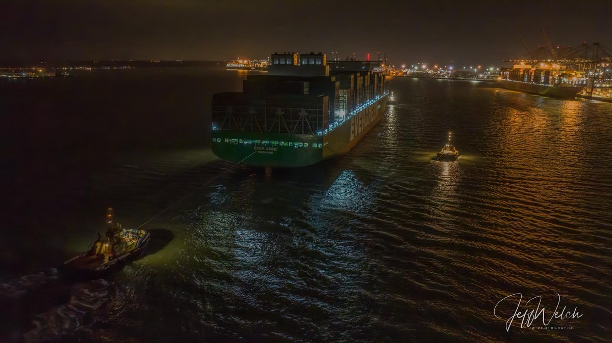 UK_Shipspotter's tweet photo. “Ever Acme” Maiden Voyage arriving at Port of #Felixstowe 15 Feb 2023
Video link: https://t.co/YXI1kKtEME
Video & picture taken by and shared with the permission of #jeffwelch #jwshippingphotography #havenports #hpsuk #harwich #ipswich #mistley #everacme #harwichhaven #evergreen https://t.co/ovMtffR4zv