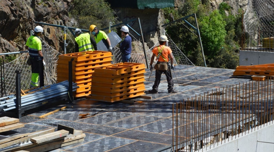 forum_ad's tweet photo. El Govern expedienta quatre empreses de la construcció per irregularitats
#ACODA #construcció #contracteTemporal #denúncia #empreses #expedients #Govern #inspeccions #màObra #necessitat #treballadors
Notícia completa i descripció de foto a
https://t.co/YYdYSd4YG3 https://t.co/fTSOwq0EDY