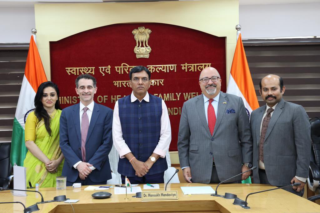 USIBC's tweet photo. Wonderful exchange of ideas on U.S.-India healthcare cooperation with Honorable Health Minister @mansukhmandviya. We discussed ways to promote #innovation in in-vitro diagnostics, ensure access to high quality medical devices, and strengthen joint efforts in R&amp;D 🦾👩🏽‍🔬🧫 https://t.co/UmZhhtZmLl