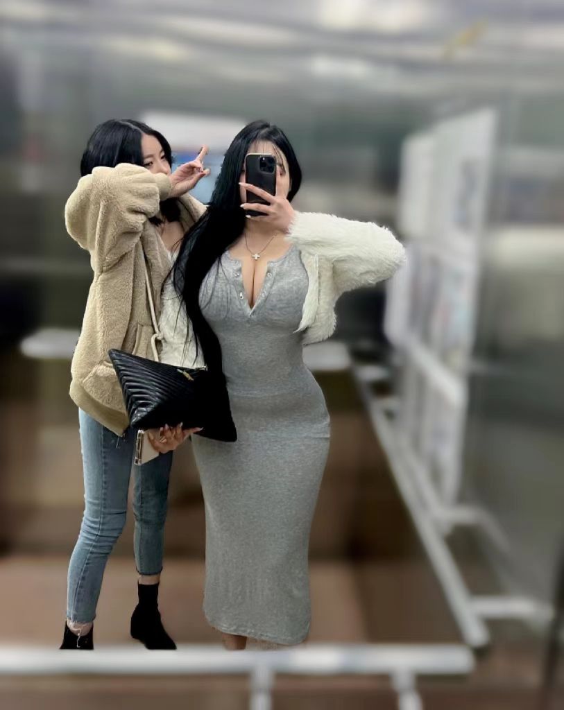 好想玩二女共侍一夫啊 有没有想双飞的男人？点赞报名随机加微信