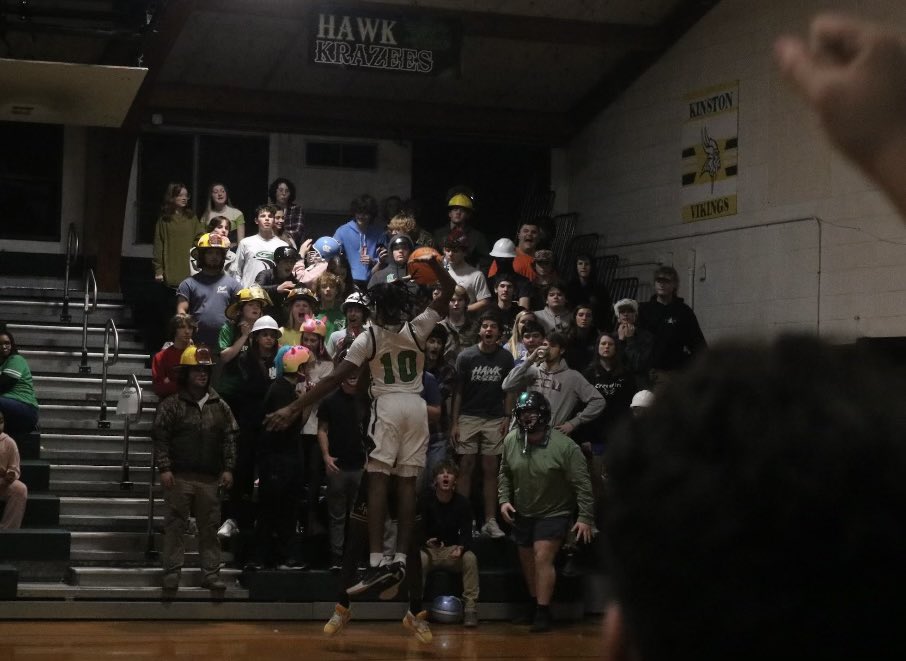 GenesisWiggins0's tweet photo. varsity hoops https://t.co/kHuuHrRxb1
