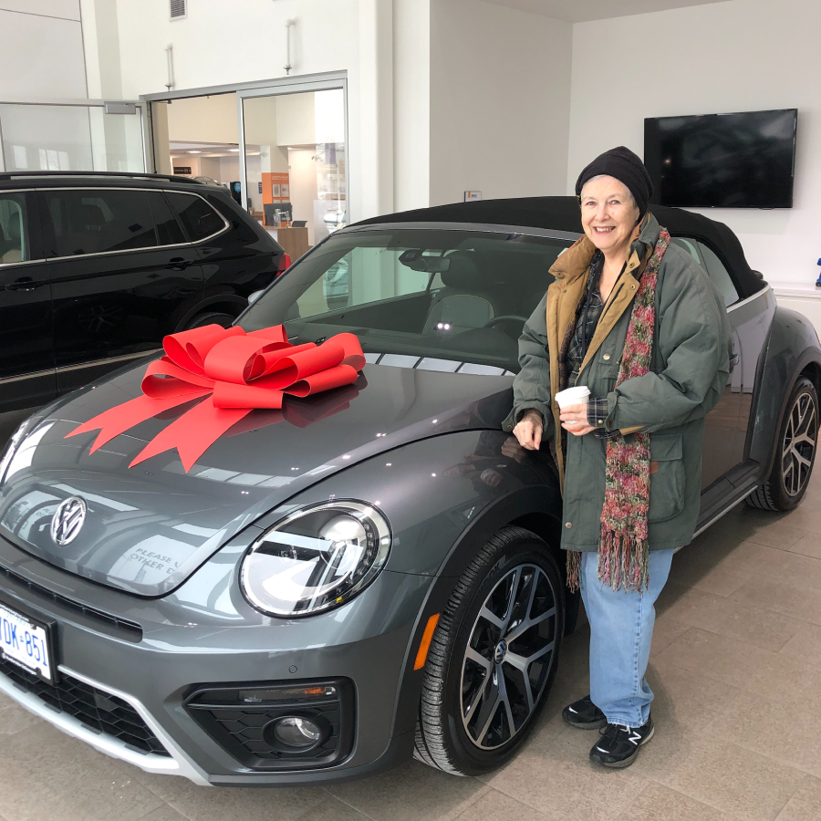 HbviewVW's tweet photo. 🎈 Congratulations Joan - we hope you enjoy your VW Beetle! She's 82 years young and ready to cruise.
 . 
If you're looking for a Pre-Owned vehicle too, shop our inventory here: https://t.co/WRTWAiDnWB
.
#VWBeetle #VolkswagenBeetle #Volkswagen #Toronto #HumberviewVW https://t.co/wunJ2cmwy3
