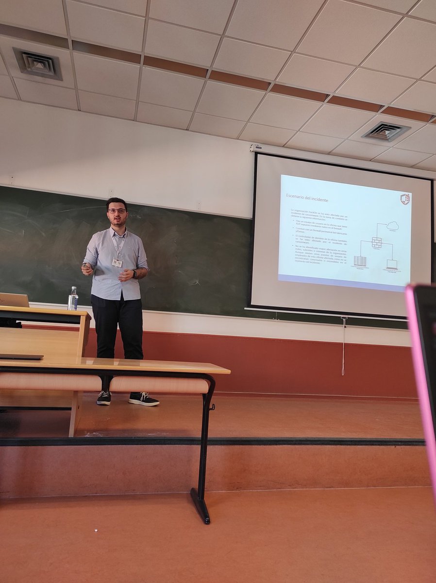 QwertyStack's tweet image. Orgullo de ver a mi amigo @SEC_Jorgemgmb en un taller de la quinta edición de #HackOn2023