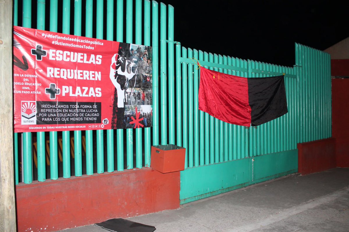 pos_mx's tweet photo. ¡Viva la Huelga del SUTIEMS!
¡Toda nuestra solidaridad con lxs camaradas! @SutiemsOrg https://t.co/zJ4n5e1PA5