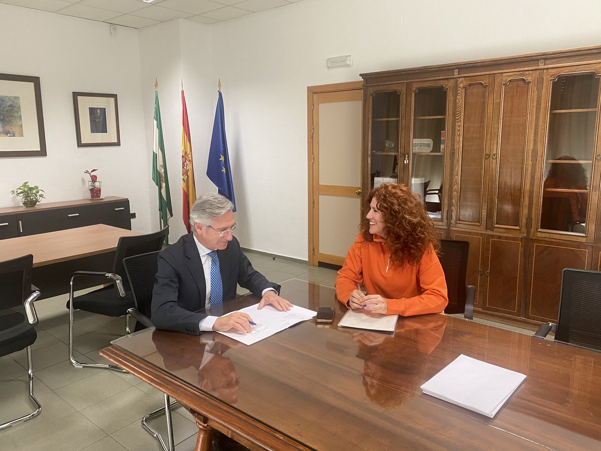 MiguelngelAraz2's tweet photo. Magnífica reunión con Cosette Franco, de la Fundación Albores.Intercambiado de toda la información sobre lo que hacemos en nuestro objetivo común: mejorar la vida de los jóvenes más vulnerables.Realizan una gran labor!. Muchas gracias!!. @EducaAnd @AndaluciaJunta @JuntaSevilla https://t.co/mmFb71PUUf