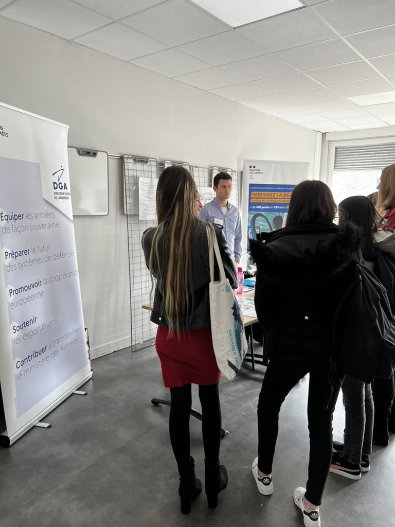 IUT_Orsay's tweet photo. ▶️ En direct du Forum des Entreprises à l’@IUT_Orsay @UnivParisSaclay
#Chimie #MesuresPhysiques #Informatique.
🤝 Plus de 35 entreprises ont répondu présentes pour cette 7ème édition. #stages #apprentissage #emploi #IUT #BUT https://t.co/2FOpuDRaN5