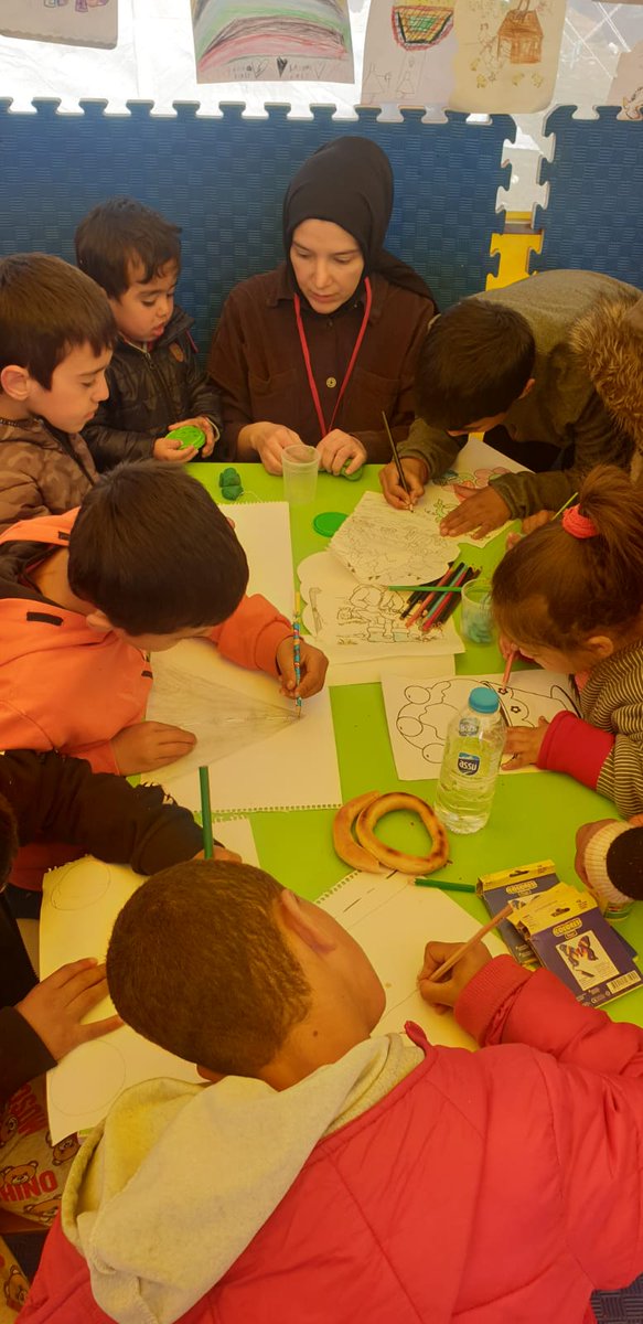 Genel Müdürümüz Mehmet Nezir Gül, Gaziantep Nurdağı ilçesinde Bakanlığımız tarafından psikososyal destek verilen çadırlarda öğrencilerin coşkusuna ortak oldu.
<a href="/mehmetnezirg/">mehmet nezir gül</a>