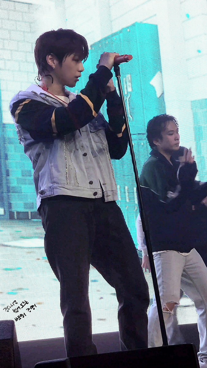 jjomdding2's tweet photo. Selfish in Manchester 230125 4k 폰직캠 KANGDANIEL FIRST PARADE TOUR IN UK
https://t.co/hl2VszlC6w
#firstparadeinmanchester https://t.co/PcByxBFn2m