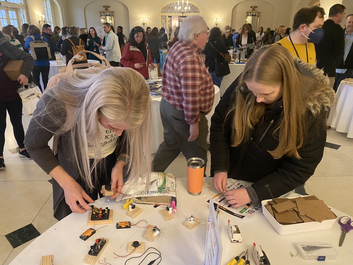 Wayne RESA Makers tweet media