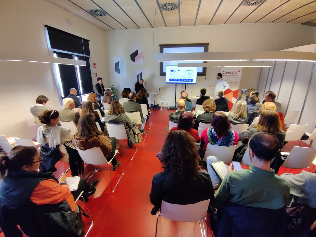 Creaccio's tweet photo. 🗺️ Avui, 4a i última jornada de la #MapathonCat a #Vic, al @BETA_TechCenter i el @VIT_Osona

📍S'hi han compartit diverses iniciatives innovadores d'empreses i organitzacions de la comarca, amb @acornella #innovació #XarxaEmprèn @emprencat https://t.co/6EbO4EQfHT
