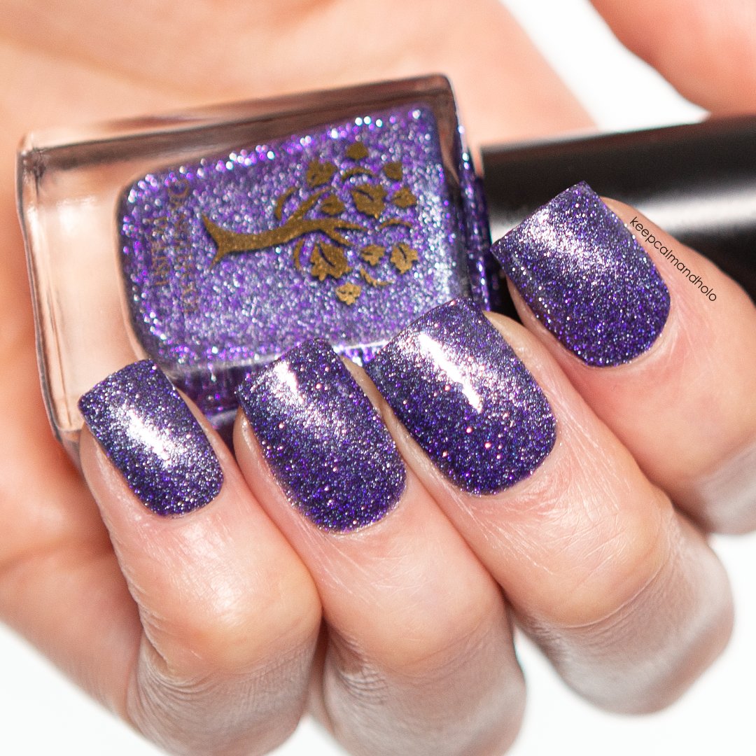 Purple People Eater by Danglefoot Polish 💜

#nailart #glitternails #purplenails #manicure  #marblenails #nailart #reflectivenails #danglefootpolish #acrylicnails #nailswatcher