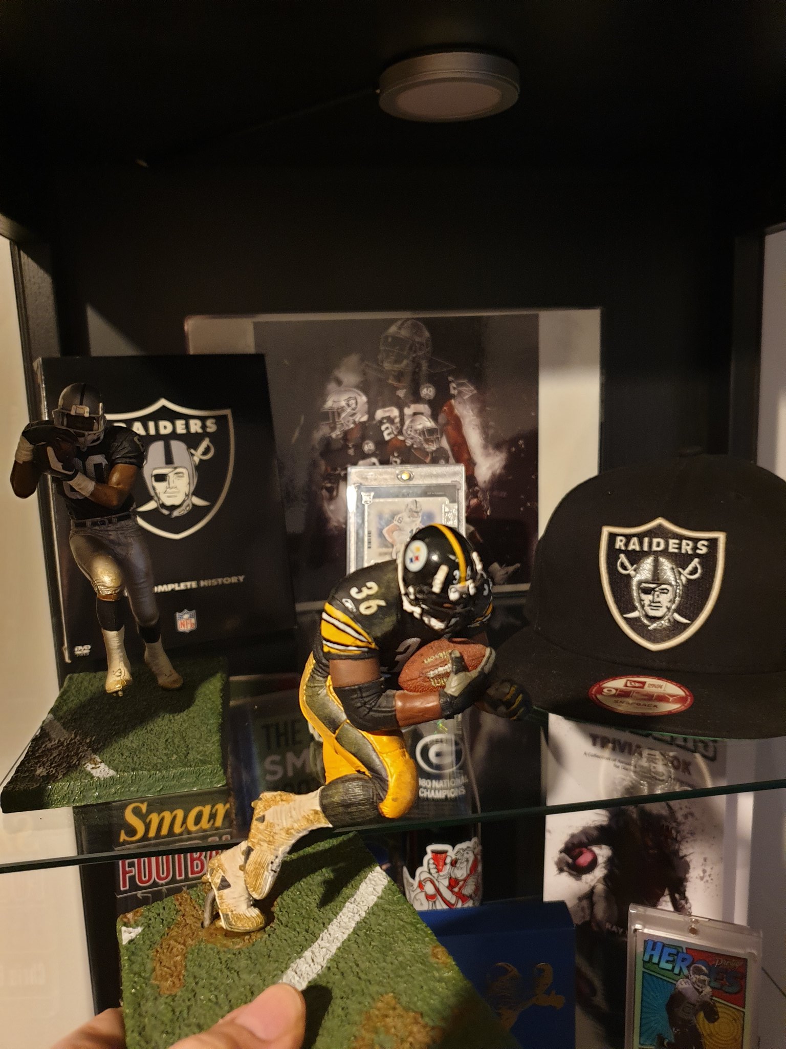   Jerome Bettis, the sin in my vitrine Happy birthday, BUS! 