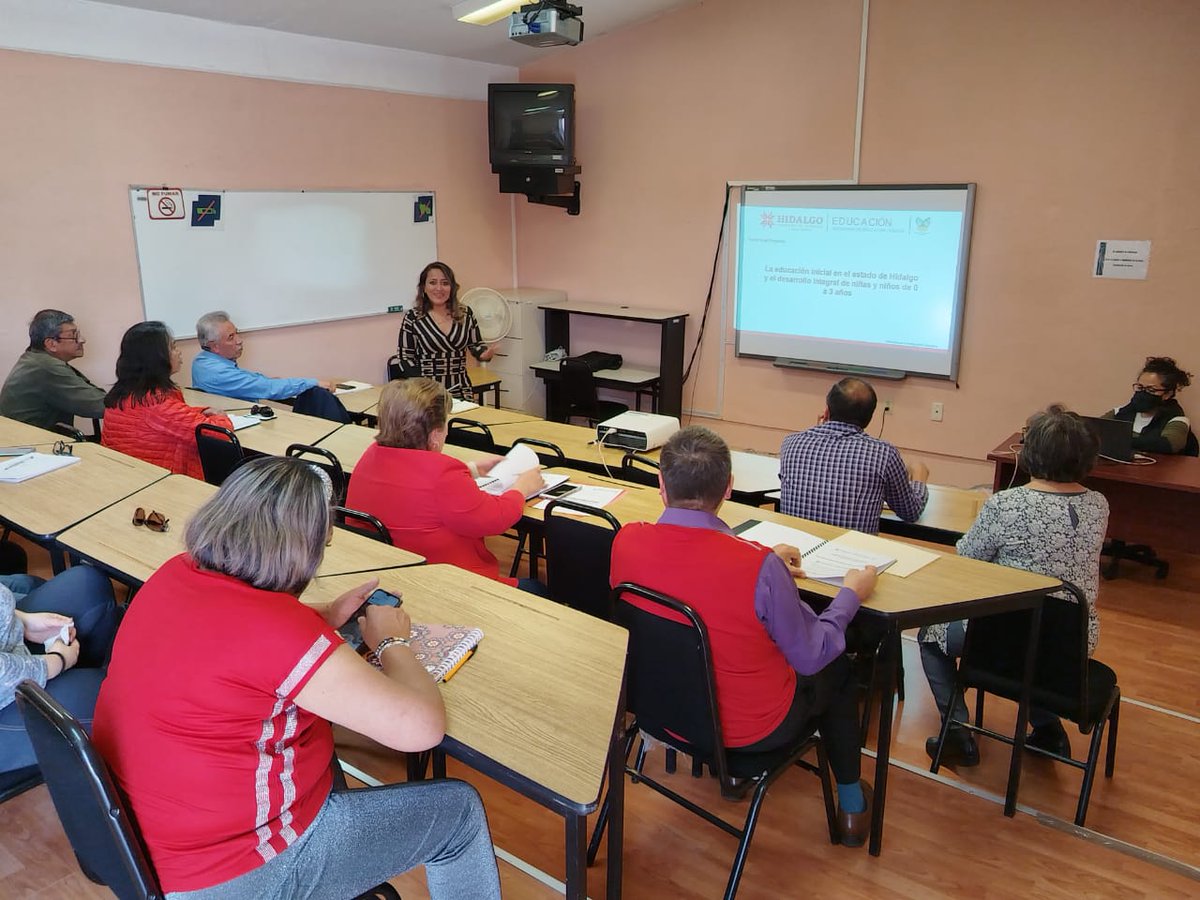 El titular Mtro.Oscar Monter y personal académico y administrativo de la #DIE presentan avances de proyectos de investigación, intervención e innovación; los proyectos tienen por objetivo brindar elementos de apoyo a la práctica docente de #EducacionBasica 
<a href="/natycastrejonv/">Naty Castrejón</a> 
#DGDC