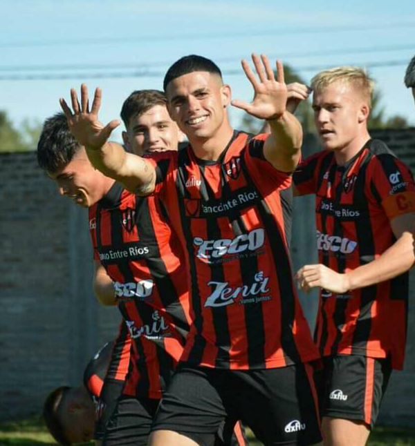 CAPODEER's tweet photo. No es un ADIÓS @RomanComas, sabemos que es un hasta luego, porque vos llevas estos colores en la sangre, y no tuviste casi nada de oportunidades, como te digieron! A romperla y todo el éxito crack!!! https://t.co/ScCa76KI26
