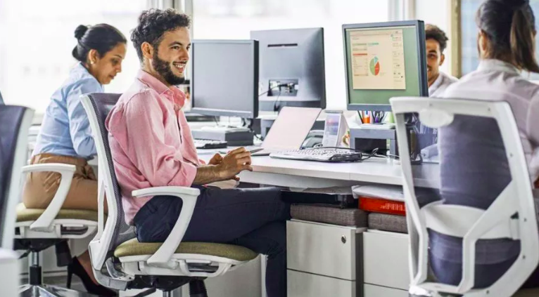 Pretty__home's tweet photo. "Comfort Levels Of Computer Chair And Office Chair"
For shorter individuals, computer chairs often have a smaller seat size. 
Link For Details: https://t.co/R5gtbi23cl
#chairs #chair #office #officespace #officechair #chairdesign #ChairForLife #chairdecor https://t.co/vzzLSvVSjx
